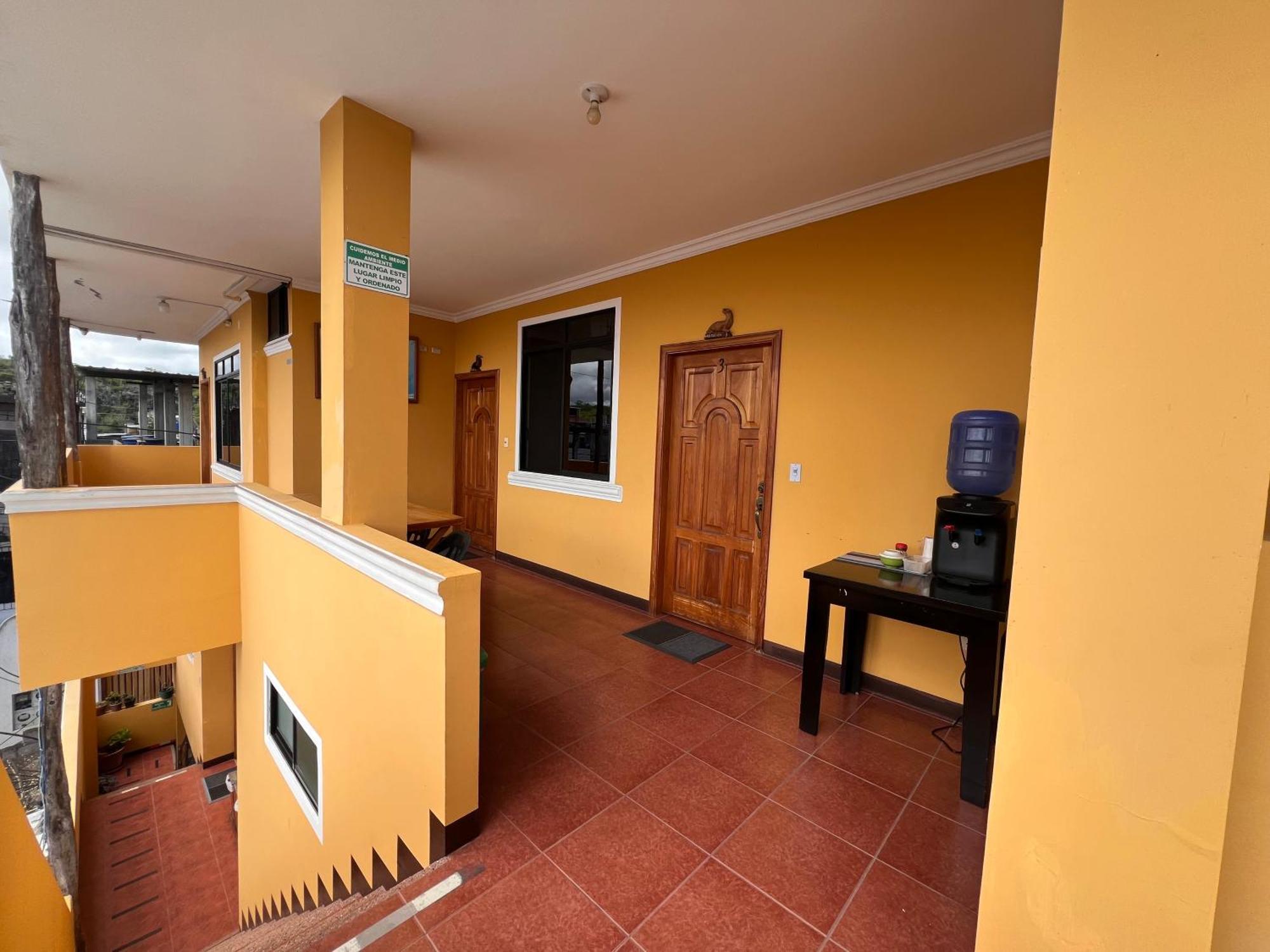 Hostal Casa Cascada Puerto Ayora  Exterior foto