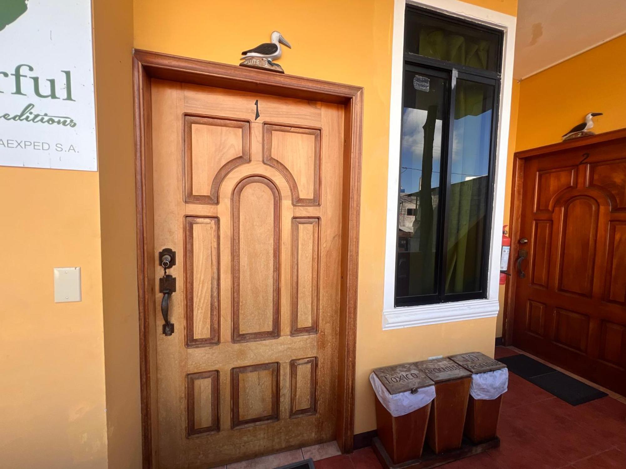 Hostal Casa Cascada Puerto Ayora  Exterior foto